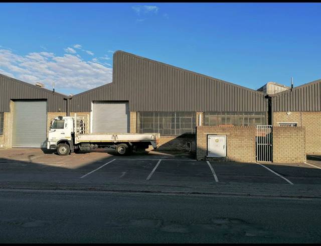 925M² WAREHOUSE TO LET IN PAROW INDUSTRIAL